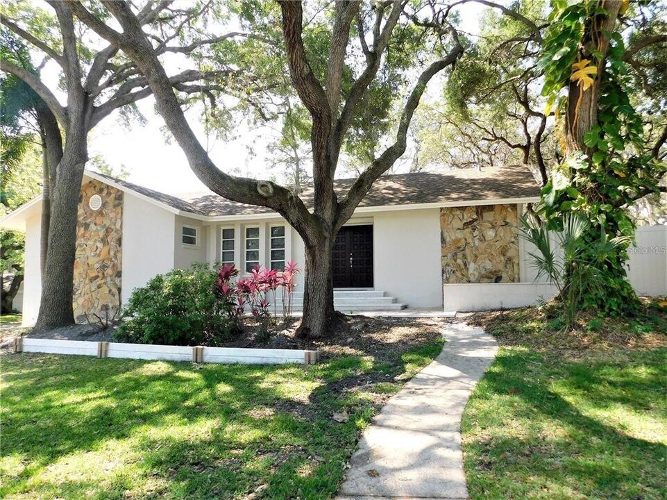 23 Hickory Ln in Safety Harbor, FL - Building Photo