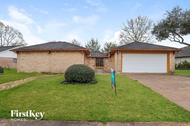 property at 613 W Castle Harbour Dr