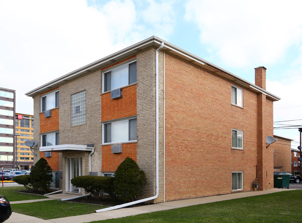 9571 Maple Dr in Des Plaines, IL - Building Photo