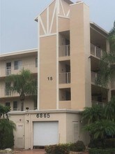6865 Huntington Ln-Unit -304 in Delray Beach, FL - Foto de edificio - Building Photo