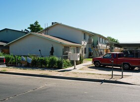 461 S Dearing Ave in Fresno, CA - Building Photo