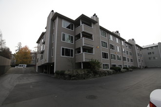 12027 NE 15th Ave in Seattle, WA - Foto de edificio - Building Photo