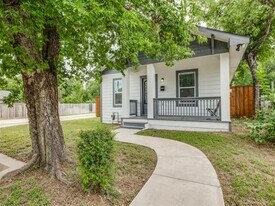 1028 Claude St in Dallas, TX - Building Photo