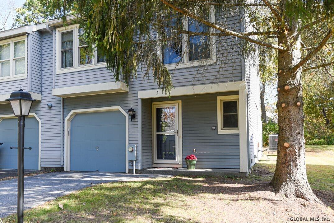 3 Flintlock Ln in Clifton Park, NY - Building Photo