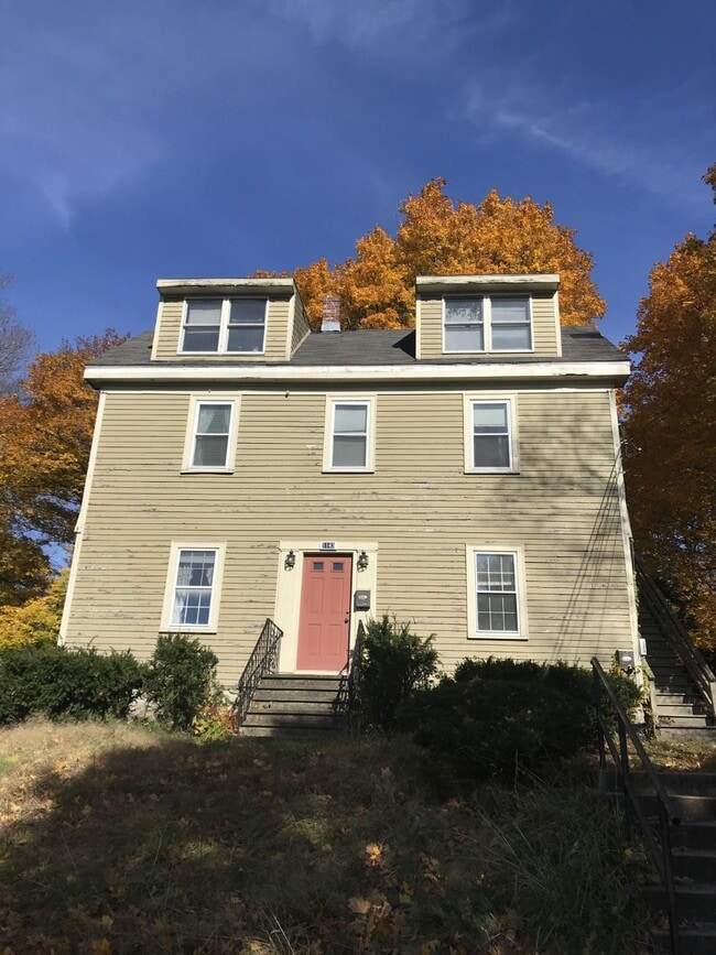 1143 Beacon St, Unit 1 in Newton, MA - Building Photo - Building Photo