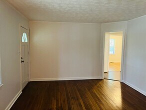 5885 Feldwood Rd in College Park, GA - Building Photo - Building Photo