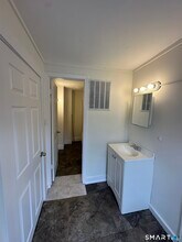 162 Norwich Ave in Norwich, CT - Building Photo - Building Photo