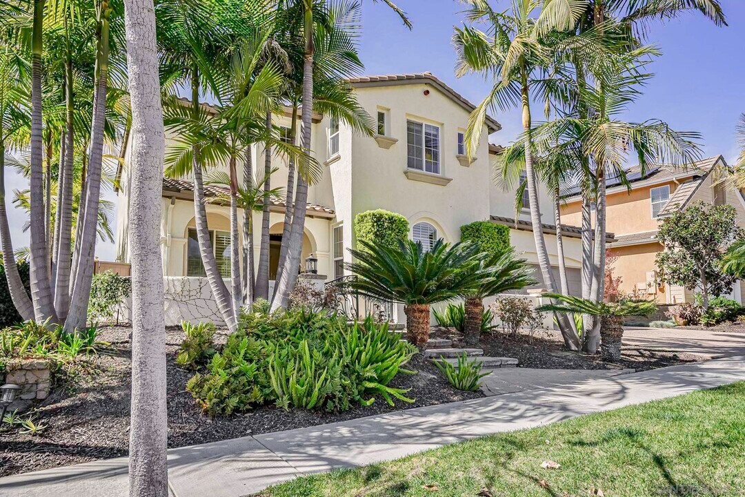 7065 Crystalline Dr in Carlsbad, CA - Building Photo