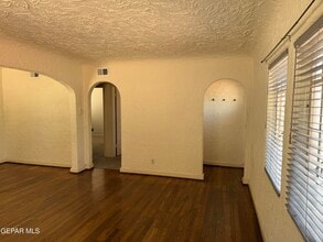 1222 Mesita Dr in El Paso, TX - Building Photo - Building Photo