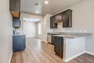 5600 McMahan Ln in Crowley, TX - Building Photo