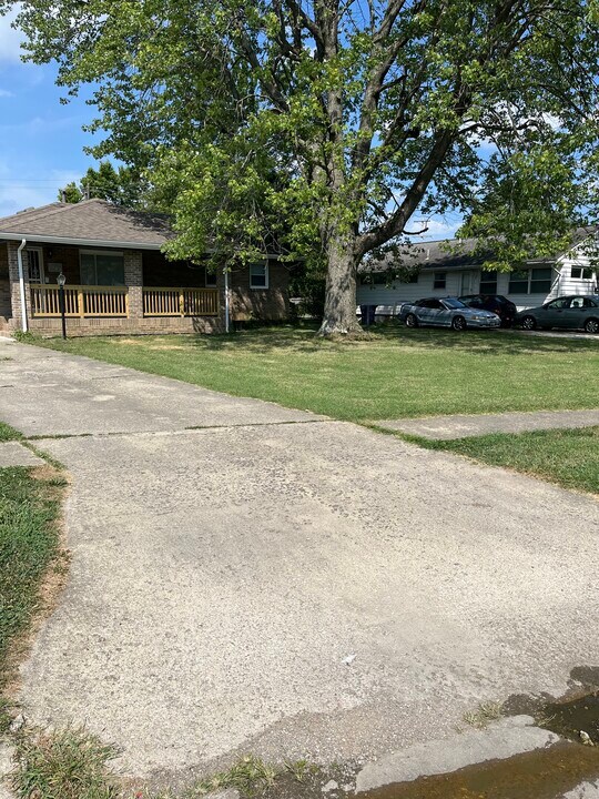 1162 Simpson Dr in Columbus, OH - Building Photo