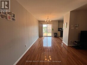 26 Mossgrove Crescent in Brampton, ON - Building Photo - Building Photo