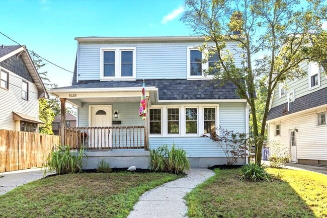 property at 1028 Underwood Ave SE
