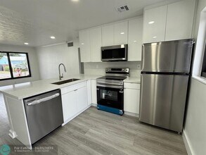 243 SW 9th St in Dania Beach, FL - Building Photo - Building Photo