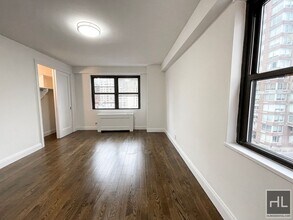 E 88th St in New York, NY - Building Photo - Building Photo