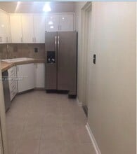 3123 Oakland Shores Dr in Oakland Park, FL - Building Photo - Building Photo
