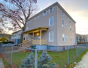 305-307 Beach St in Bridgeport, CT - Building Photo - Building Photo