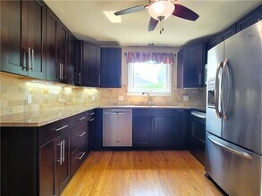 19 Hillside Ave in Newport, RI - Building Photo - Building Photo
