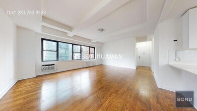 157 W 57th St in New York, NY - Building Photo - Building Photo