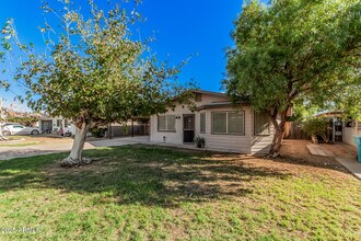 2409 W Cortez Ave in Phoenix, AZ - Foto de edificio - Building Photo