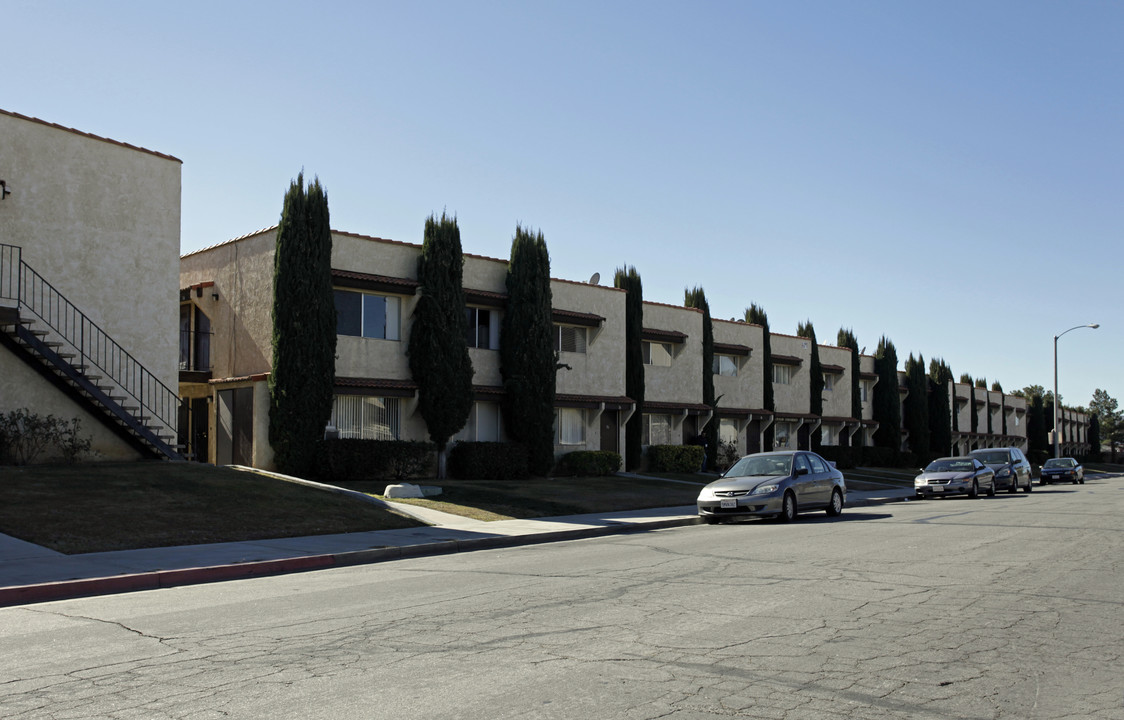 16031 Lorene Dr in Victorville, CA - Building Photo