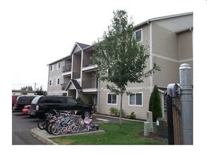 Russell Road I Apartments in Centralia, WA - Foto de edificio - Building Photo