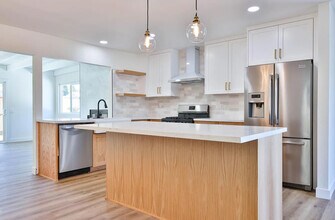 7506 Alonda Way in San Diego, CA - Building Photo - Building Photo