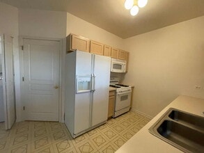 51 Arboretum Dr in Lombard, IL - Building Photo - Building Photo