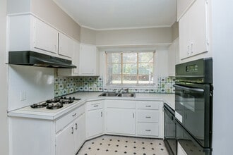 216 Cedarhurst Dr in Jackson, MS - Building Photo - Building Photo