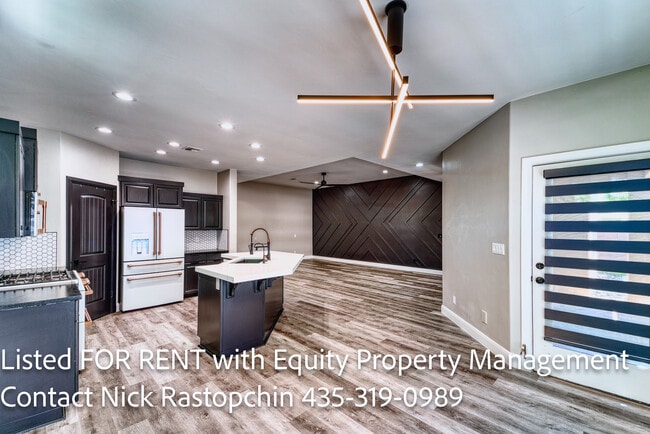 property at 3641 Desert Hls Dr