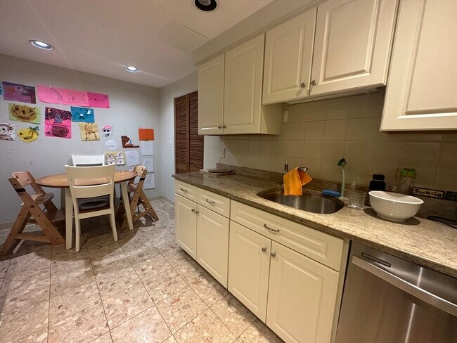 25 Parkman St, Unit 4 in Brookline, MA - Building Photo - Building Photo
