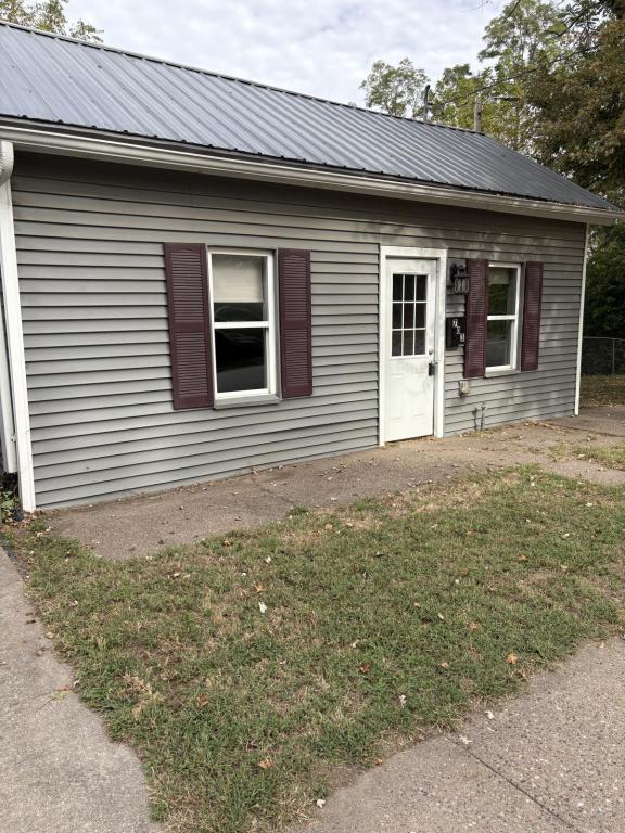 property at 703 W 5th St