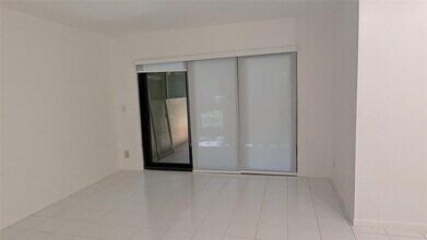 2372 NW 39th Ave in Coconut Creek, FL - Building Photo - Building Photo