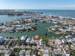 341 Boca Ciega Dr in Madeira Beach, FL - Building Photo - Building Photo