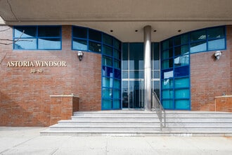 Astoria Windsor in Astoria, NY - Foto de edificio - Building Photo