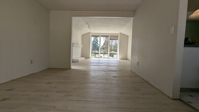 4805 131st Pl SE in Bellevue, WA - Foto de edificio - Building Photo