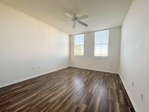 2421 NE 65th St, Unit 601 in Fort Lauderdale, FL - Foto de edificio - Building Photo