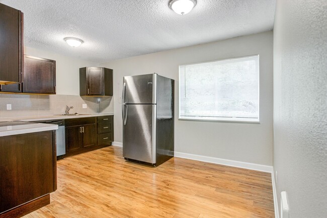 Oak Grove Terraces in Milwaukie, OR - Building Photo - Interior Photo