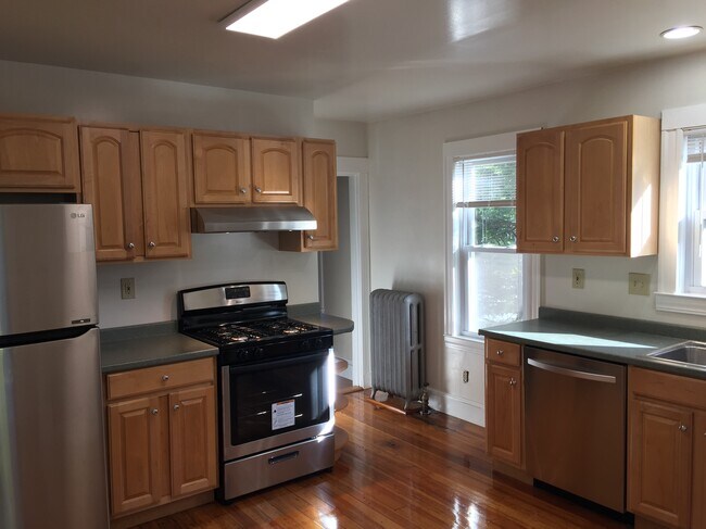 44 Waverley Ave, Unit Waverley in Newton, MA - Building Photo - Building Photo