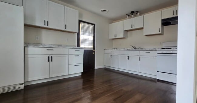 724 E Lawrence St in Mishawaka, IN - Building Photo - Building Photo