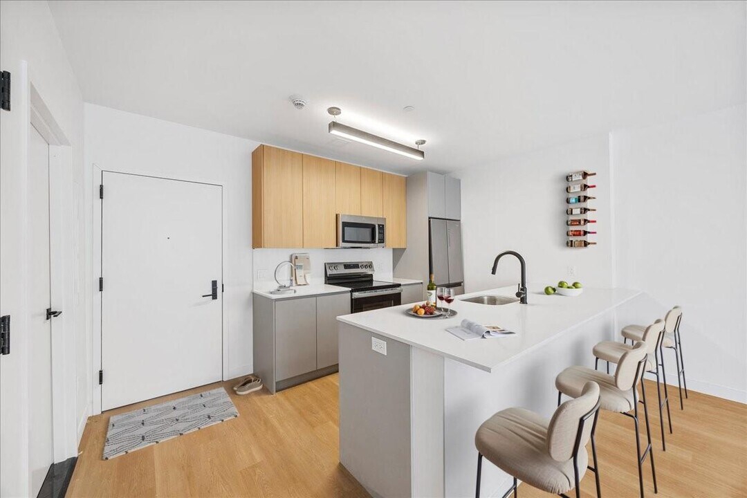 8 Chester Ave in White Plains, NY - Building Photo