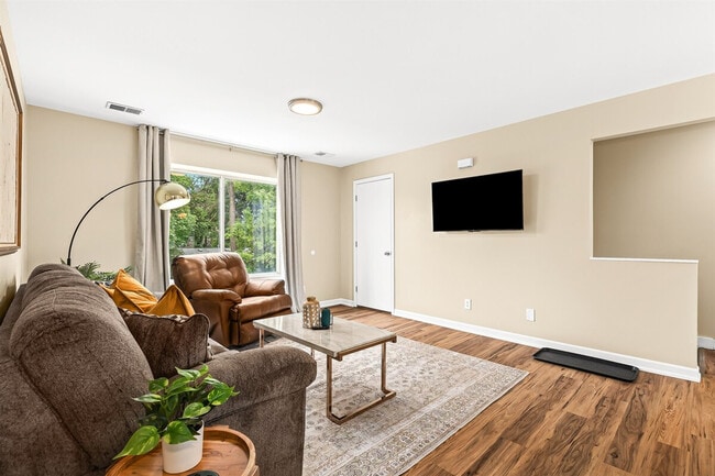 18423 Sharon Ln in Roseville, MI - Foto de edificio - Building Photo