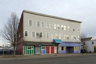 1002 Main St in Brockton, MA - Building Photo - Building Photo