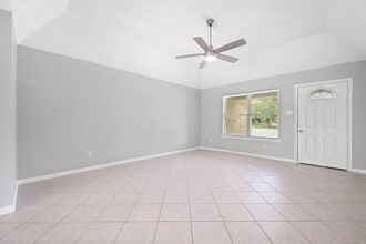 480 W Houston St in Highlands, TX - Building Photo - Building Photo