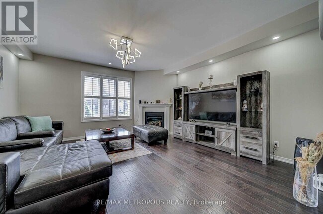 128 Cedar Lake Crescent in Brampton, ON - Building Photo - Building Photo