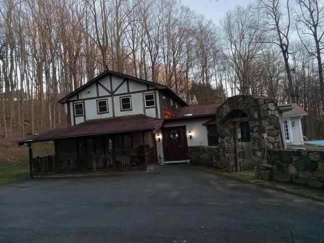 property at 4 Zinn Rd