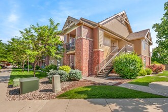 2445 Windrow Dr in Fort Collins, CO - Foto de edificio - Building Photo