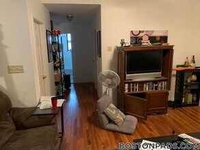 19 Egremont Rd, Unit 1 in Boston, MA - Building Photo - Building Photo