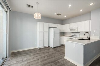 228 Serenity Crest St in Henderson, NV - Building Photo - Building Photo