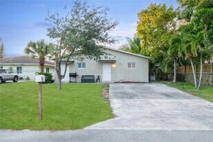 1472 SW 44th Ave in Fort Lauderdale, FL - Building Photo